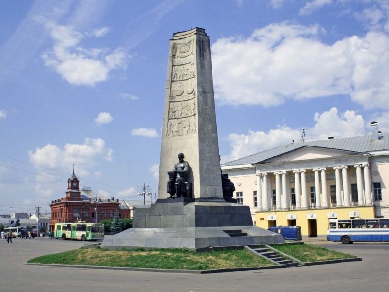 Памятник в честь 850-летия города Владимира