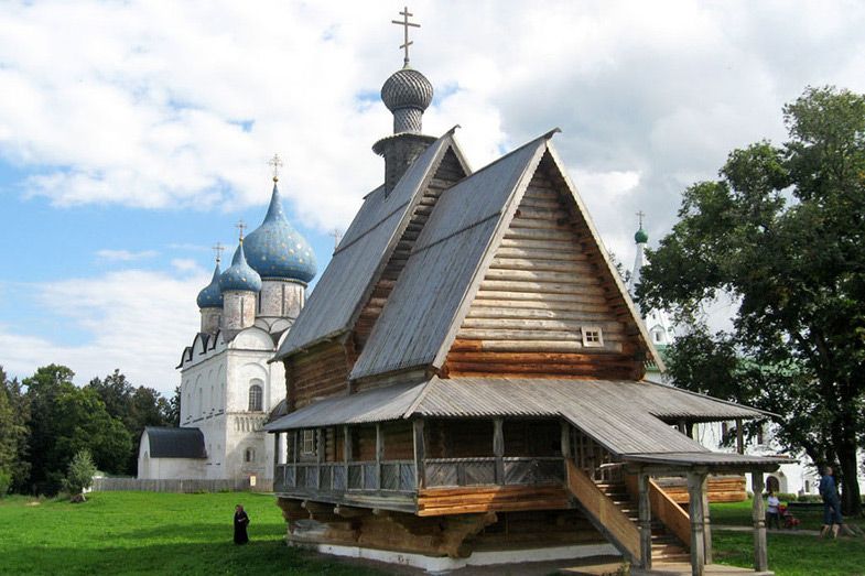 Никольская церковь на территории Суздальского кремля